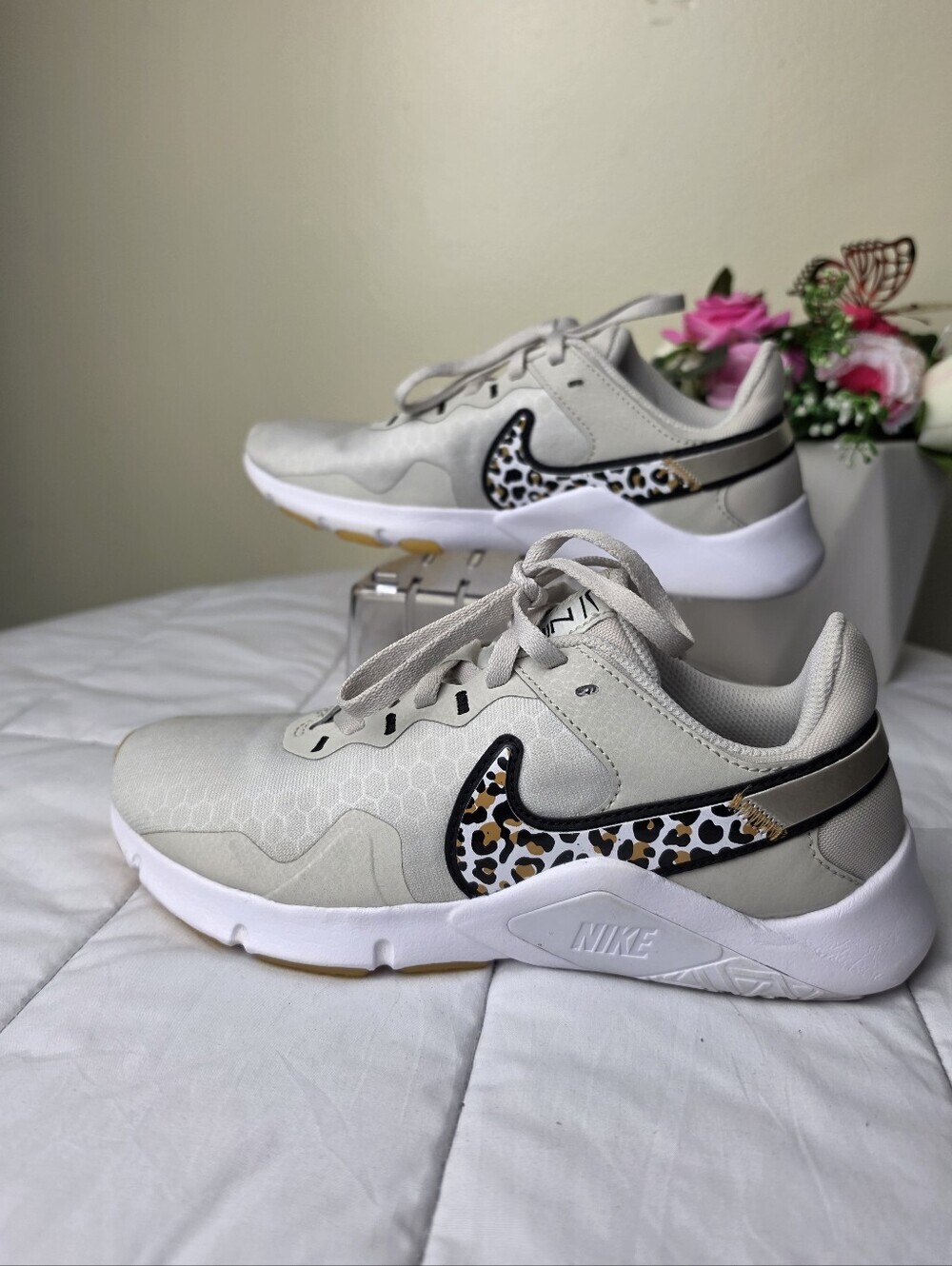 NIKE LEGEND ESSENTIAL LEOPARD Women's Sneakers Size 6